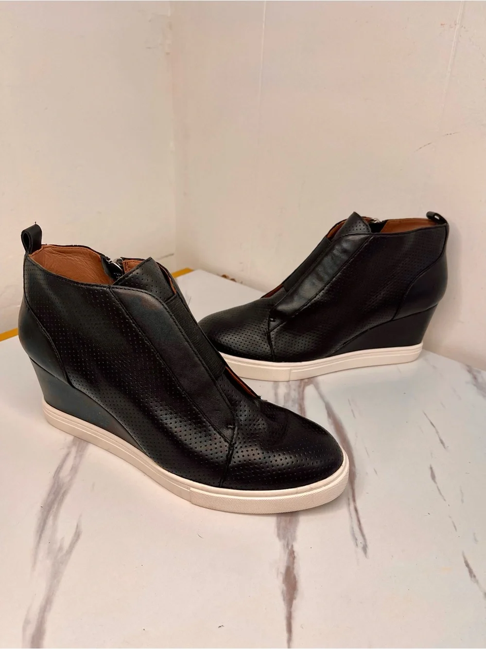 Linea Paolo Shoes Womens 7 M Black Anna Leather Wedge Ankle Boot Zip Comfort